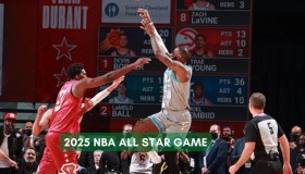 太萌了吧！杨瀚森背粉色书包跳热舞火出圈，队友反应暴露球队秘密